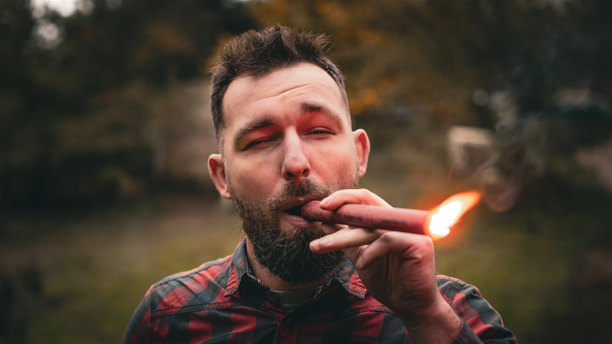 Klimatyczny portret mężczyzny w plenerze, Pietruszka Tworzy